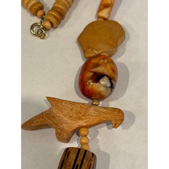 Vintage Carved Wood Necklace Apple Sponge Coral Shells - Picture 2 of 5